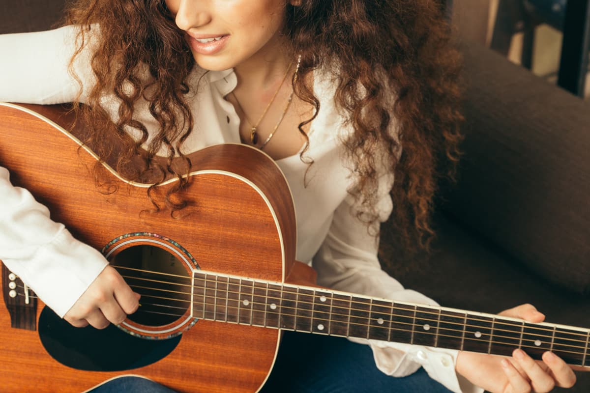 conjunto de guitarras que se presentará en vivo